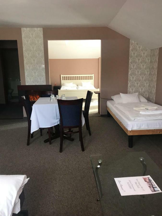 Veresegyház Tavi Panzio Es Etterem B&B 외부 사진