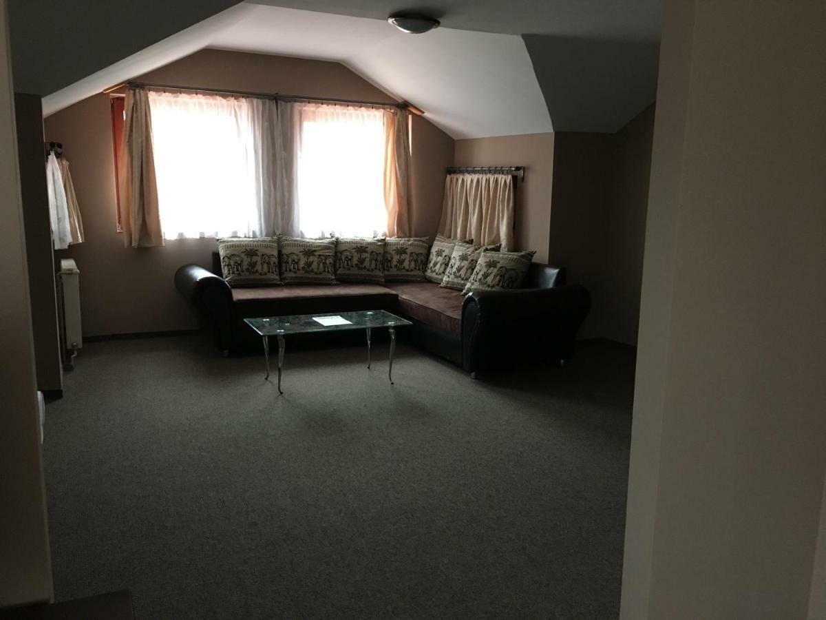 Veresegyház Tavi Panzio Es Etterem B&B 외부 사진