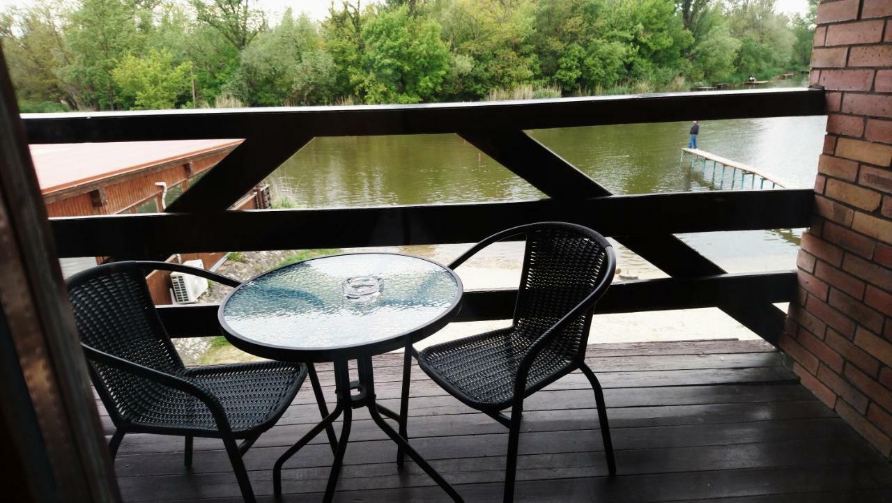 Veresegyház Tavi Panzio Es Etterem B&B 외부 사진