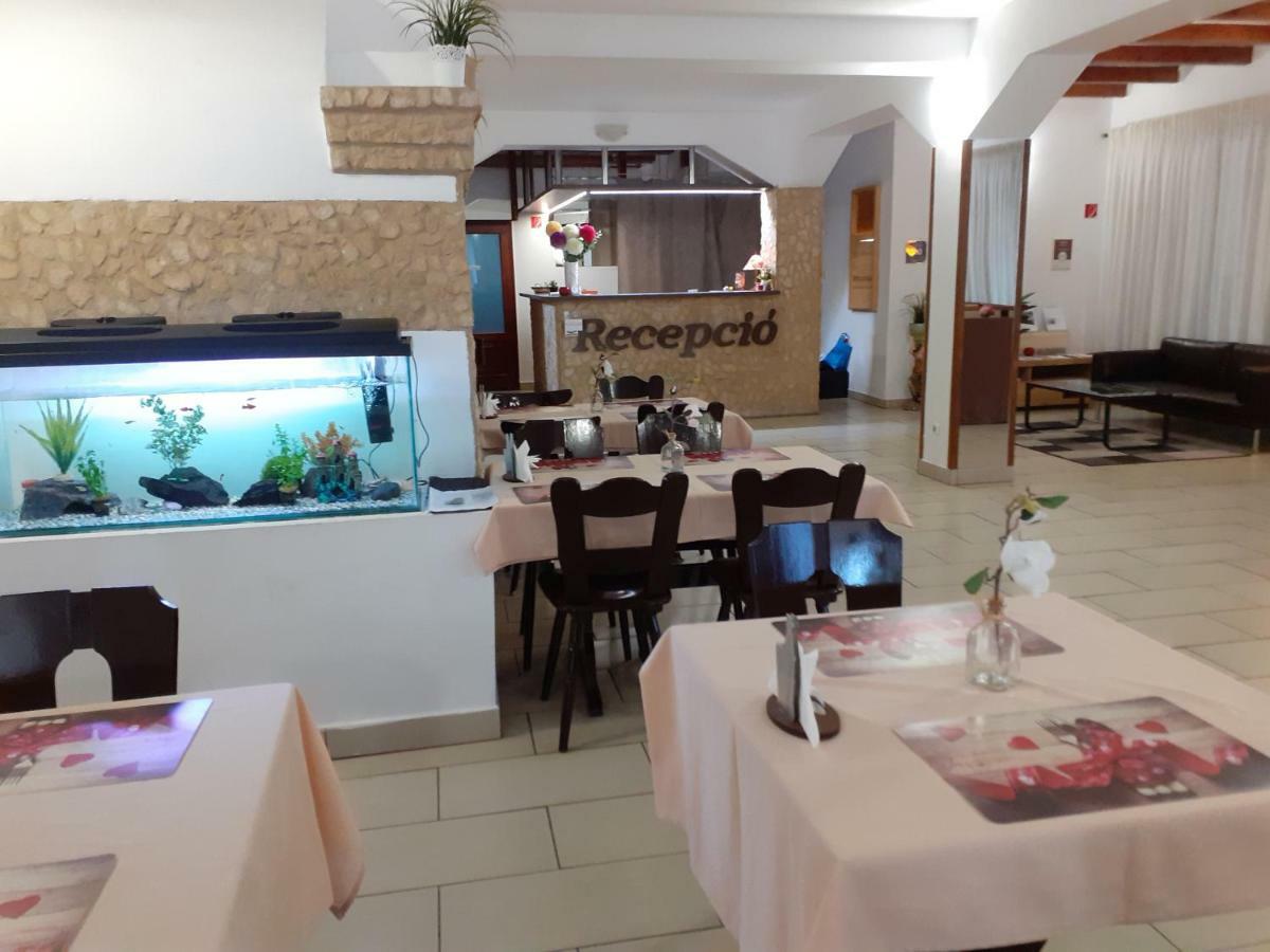 Veresegyház Tavi Panzio Es Etterem B&B 외부 사진
