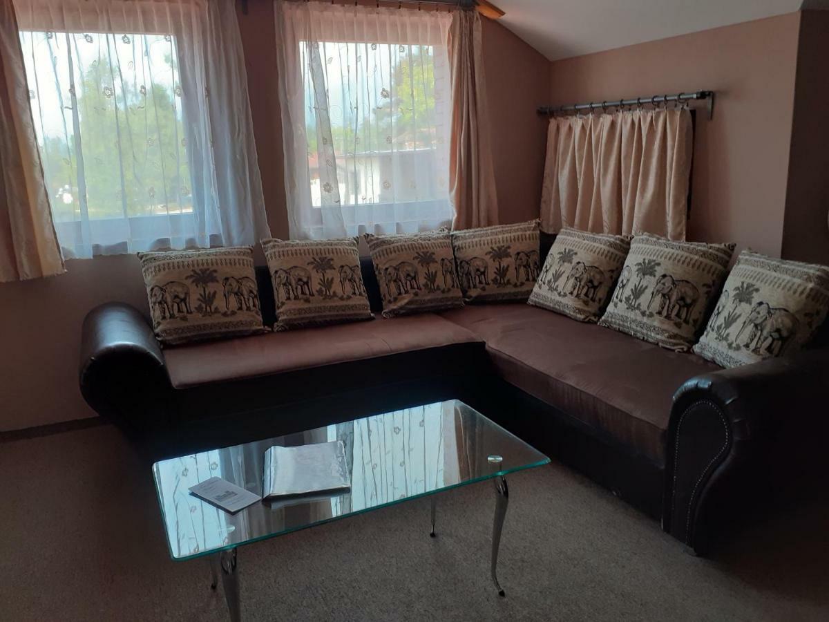 Veresegyház Tavi Panzio Es Etterem B&B 외부 사진