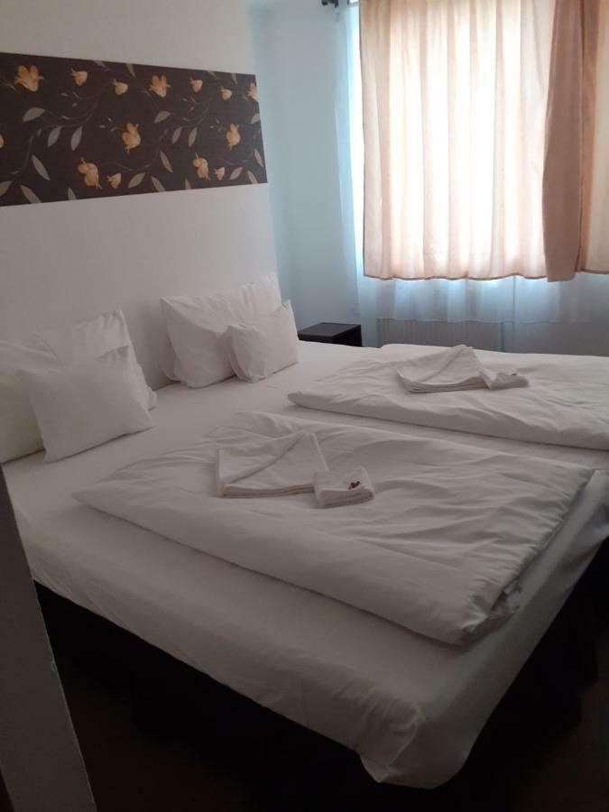 Veresegyház Tavi Panzio Es Etterem B&B 외부 사진