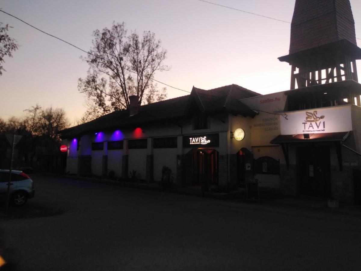 Veresegyház Tavi Panzio Es Etterem B&B 외부 사진